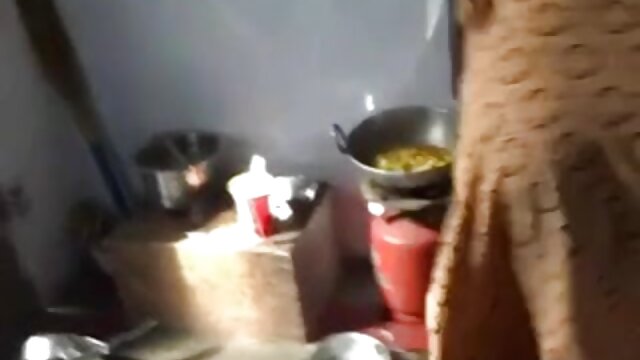 اعلی معیار :  پریمی ایک ذائقہ کانال سکسی ایرانی ہو جاتا ہے کے منحنی سنہرے بالوں والی گنجی بلی کے باورچی خانے میں ویڈیو کلپس 